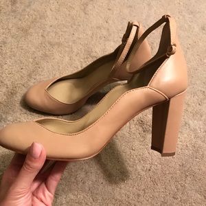 Ann Taylor Tan Heels, size 9
